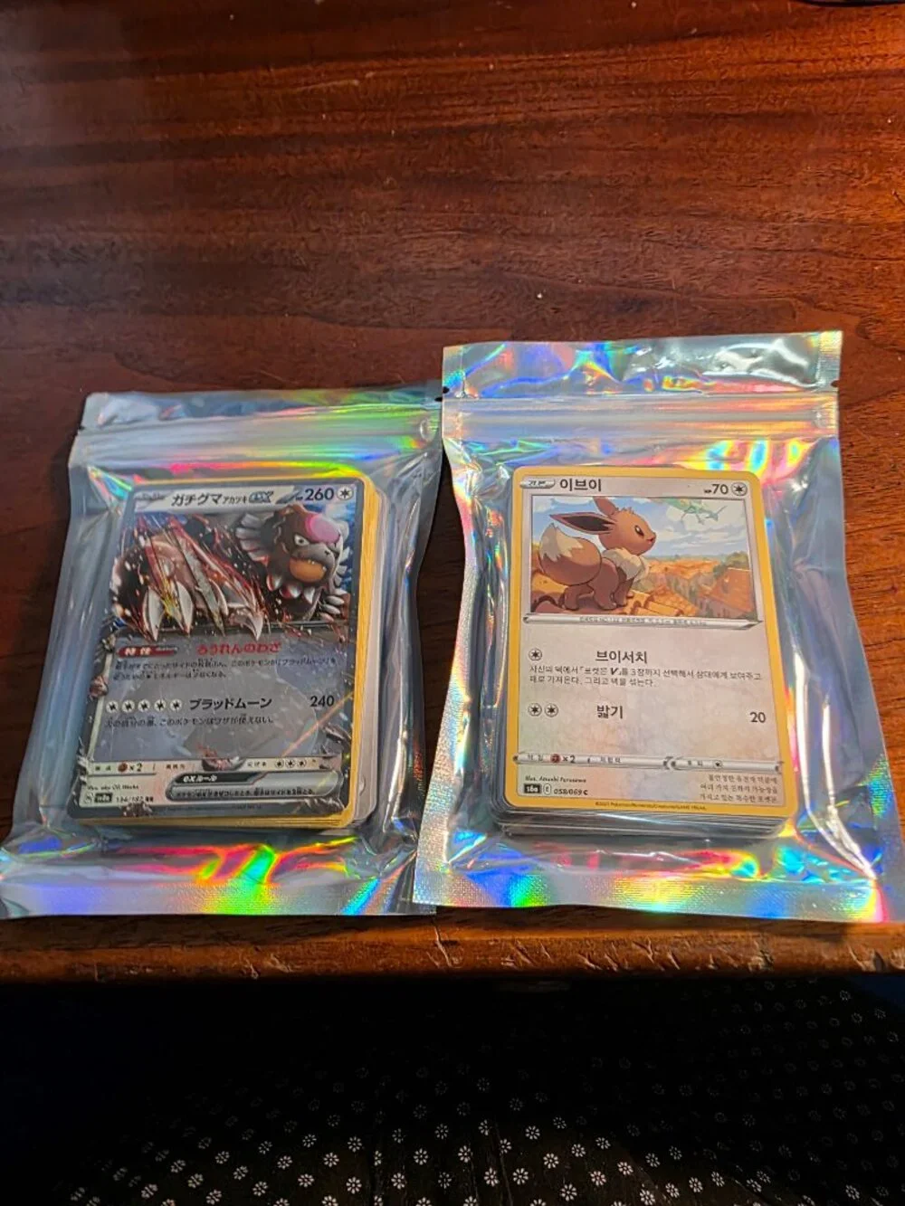 LARGE LOT OF VARIOUS POKEMON AND JAPANESE TRADING CARDS